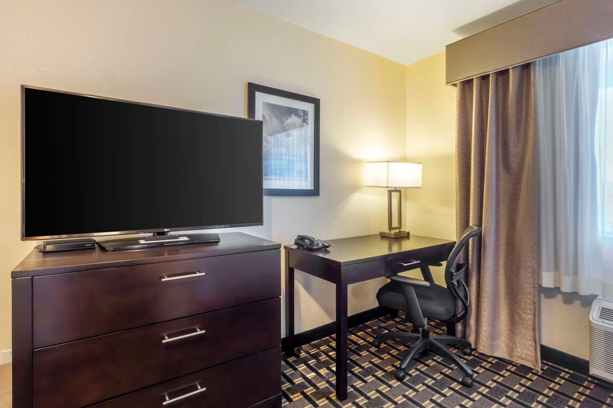Best Western Plus Edmonds Harbor Inn Ngoại thất bức ảnh