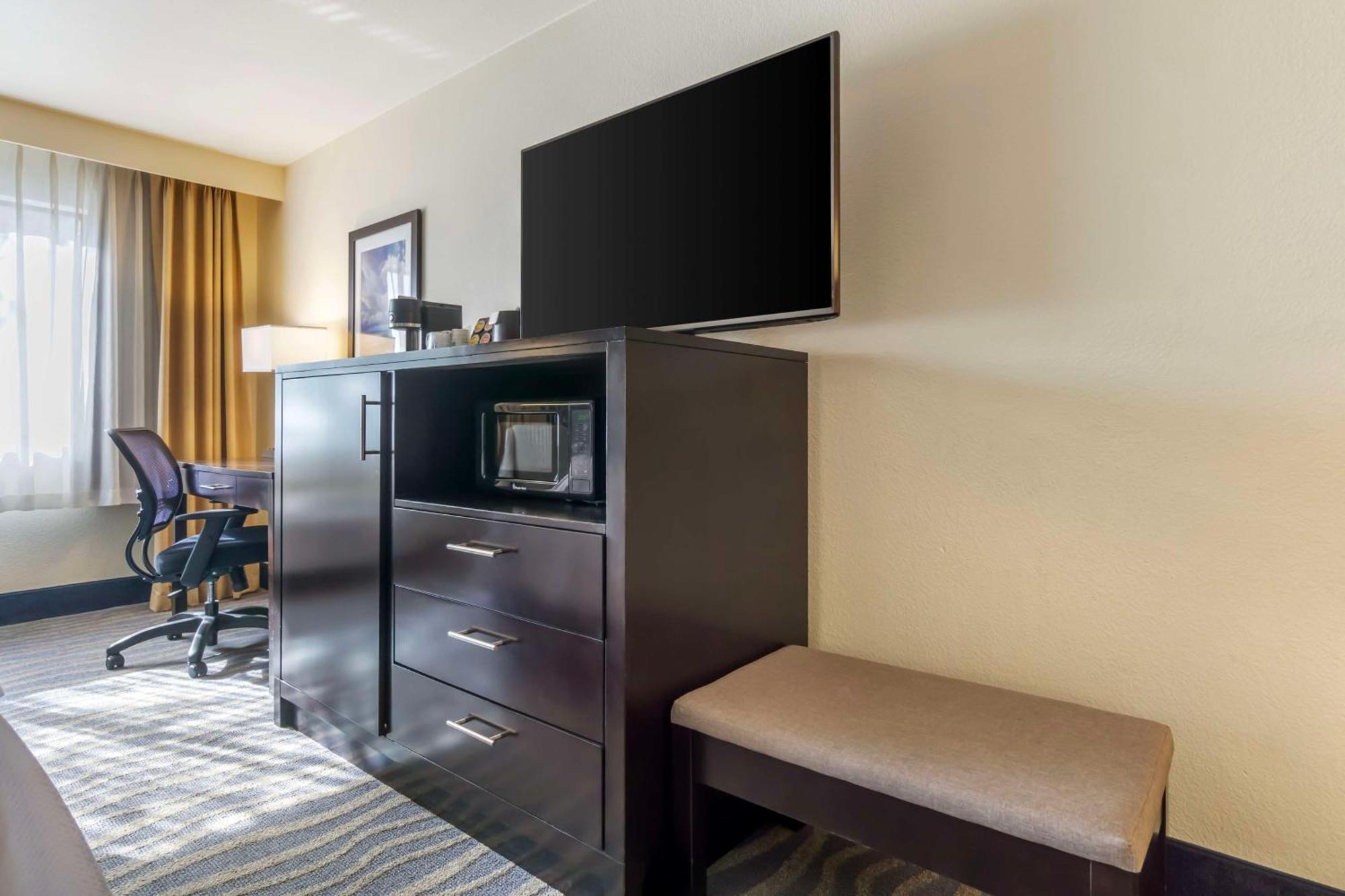 Best Western Plus Edmonds Harbor Inn Ngoại thất bức ảnh