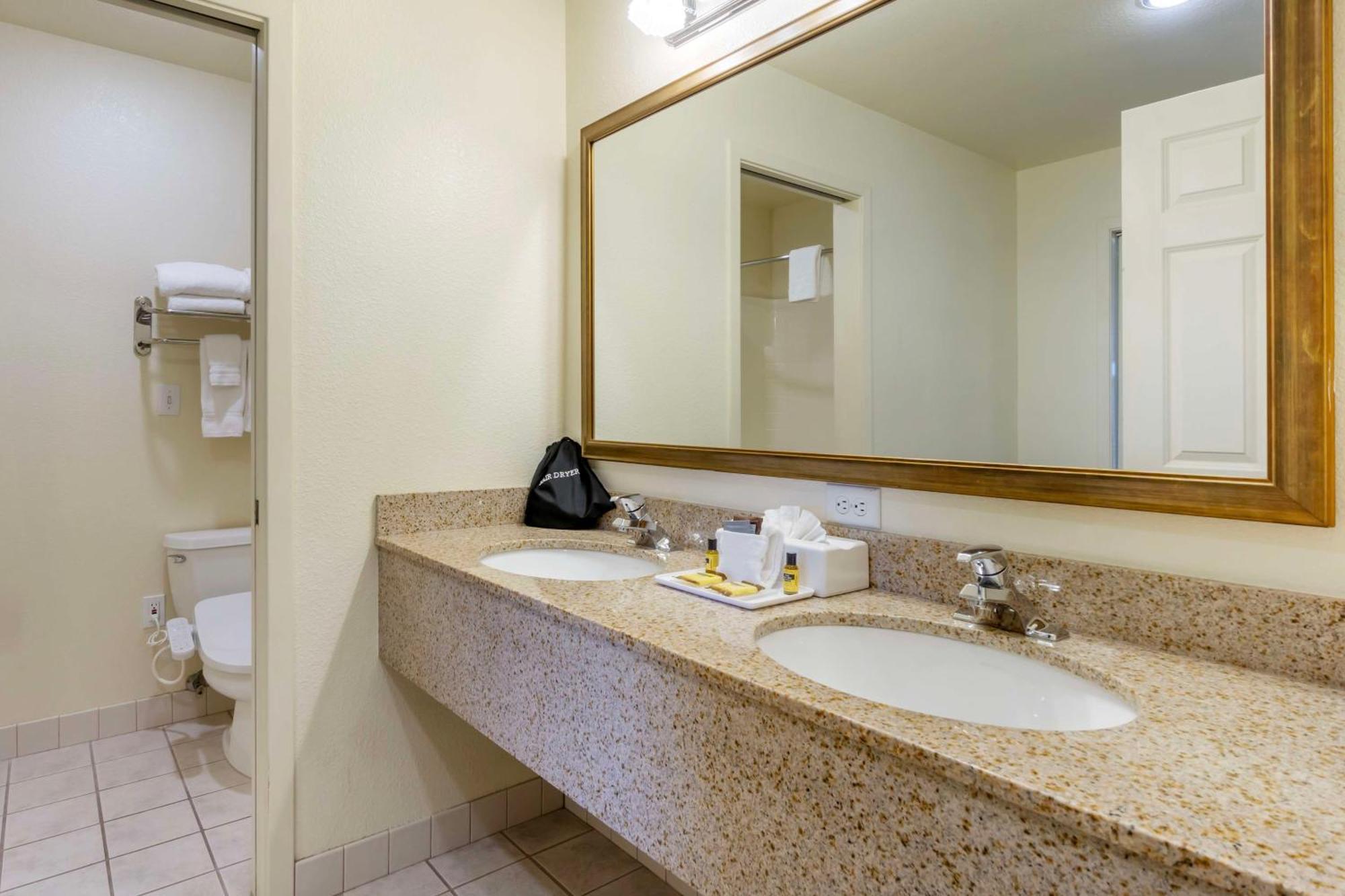Best Western Plus Edmonds Harbor Inn Ngoại thất bức ảnh