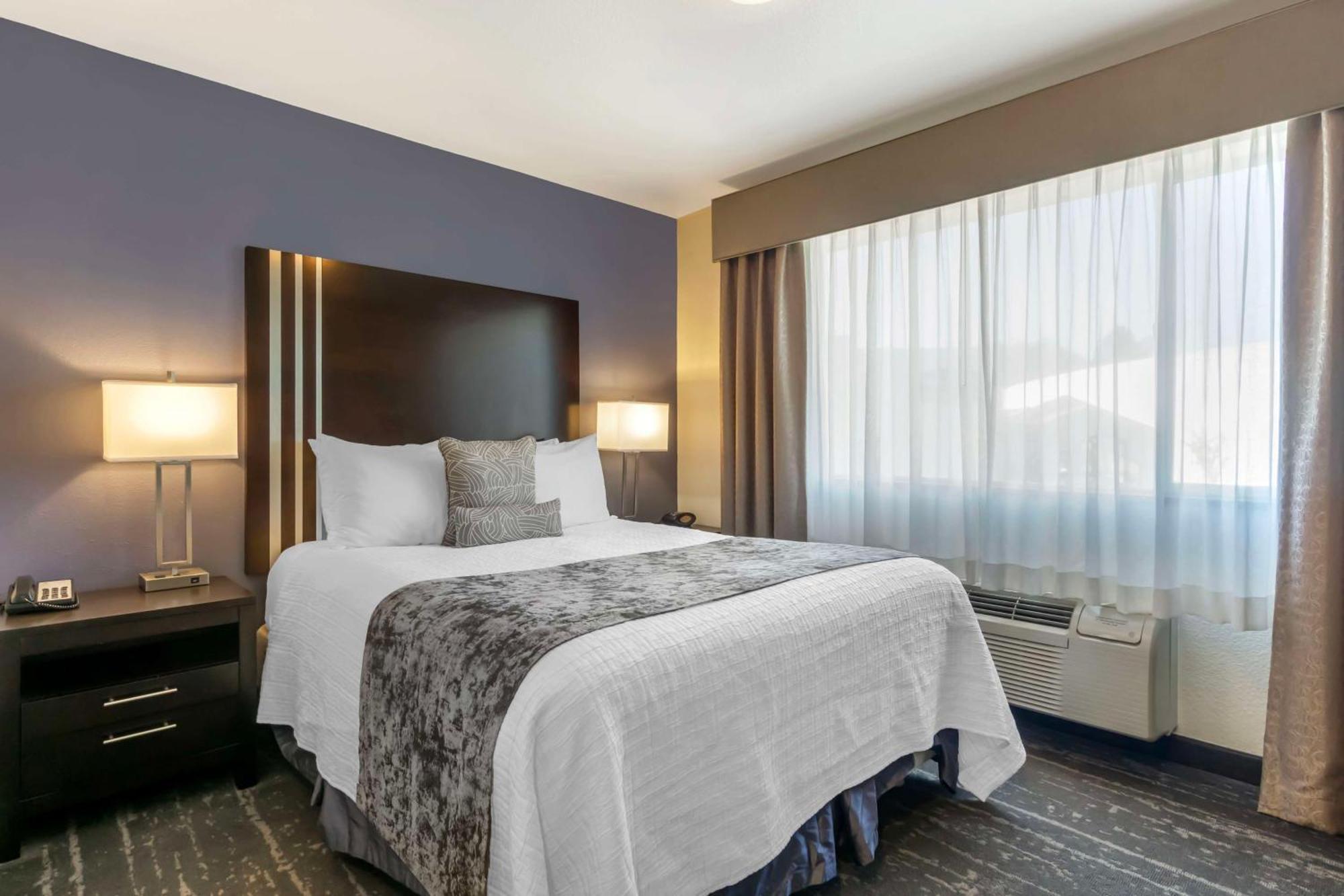 Best Western Plus Edmonds Harbor Inn Ngoại thất bức ảnh